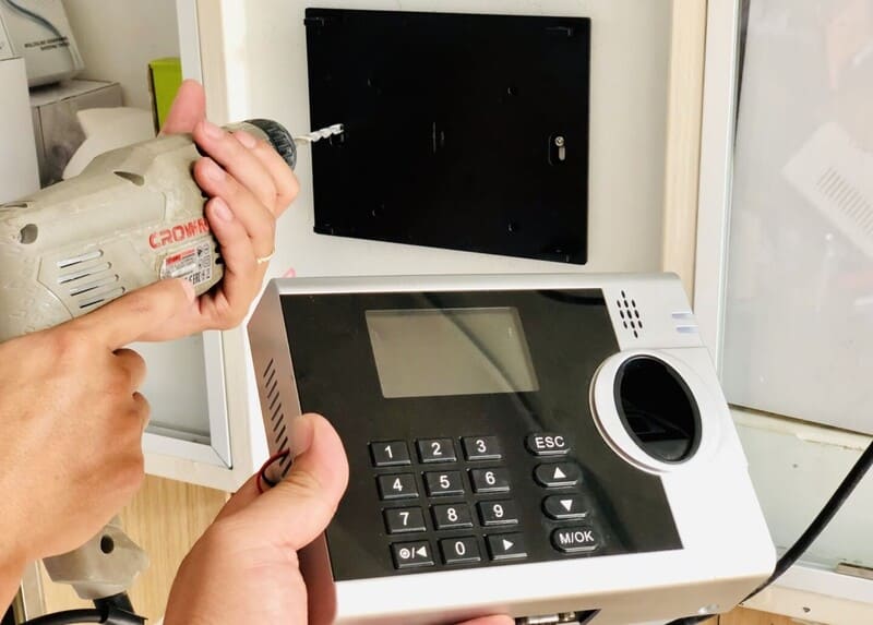 Quy trình lắp máy chấm công vân tay nhanh chóng tại Máy Tính Thuận Nhân