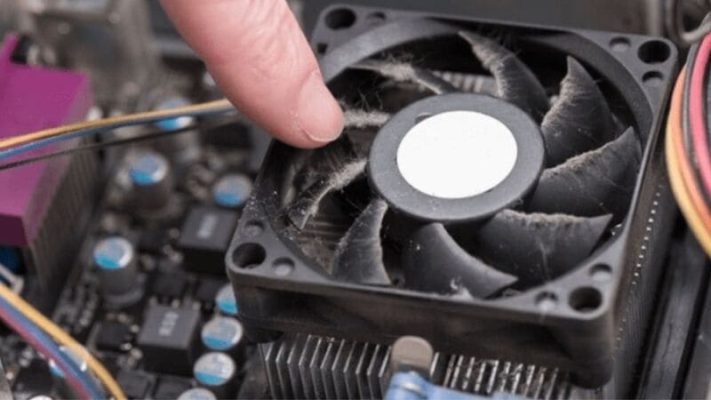 Quạt tản nhiệt hoạt động yếu khiến laptop bị nóng