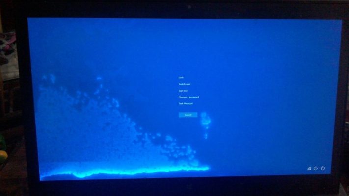 Việc nhận biết màn hình máy tính bị ẩm sớm giúp bạn tránh được những hư hỏng