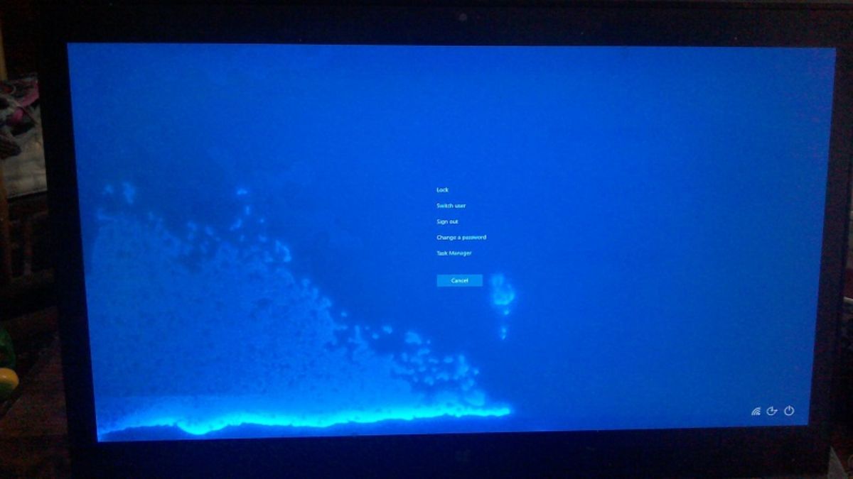 Việc nhận biết màn hình máy tính bị ẩm sớm giúp bạn tránh được những hư hỏng