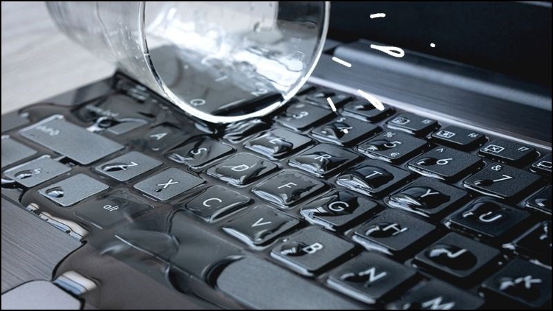 Màn hình máy tính bị ẩm tiềm ẩn nhiều nguy cơ nghiêm trọng