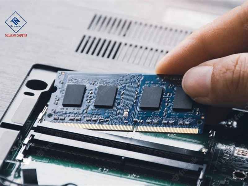 Kiểm tra số khe RAM và dung lượng tối đa mainboard hỗ trợ